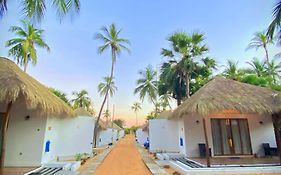 The Blue Lagoon Resort Kalpitiya